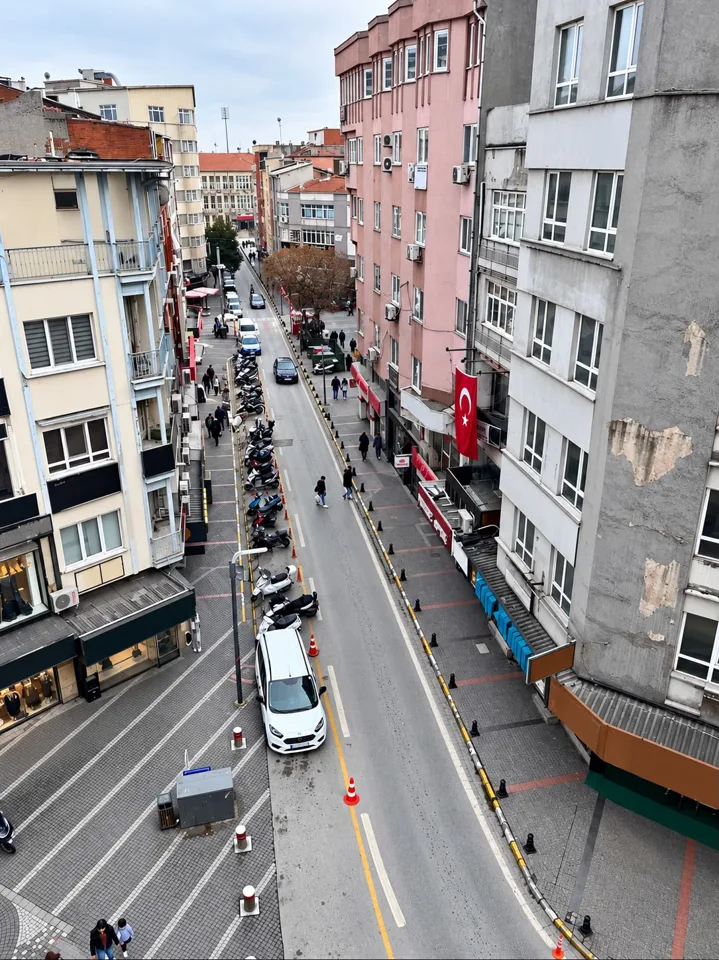 ŞEHRİN TAM MERKEZİNDE | EŞYALI | YÜKSEK KİRA POTANSİYELLİ 2+1